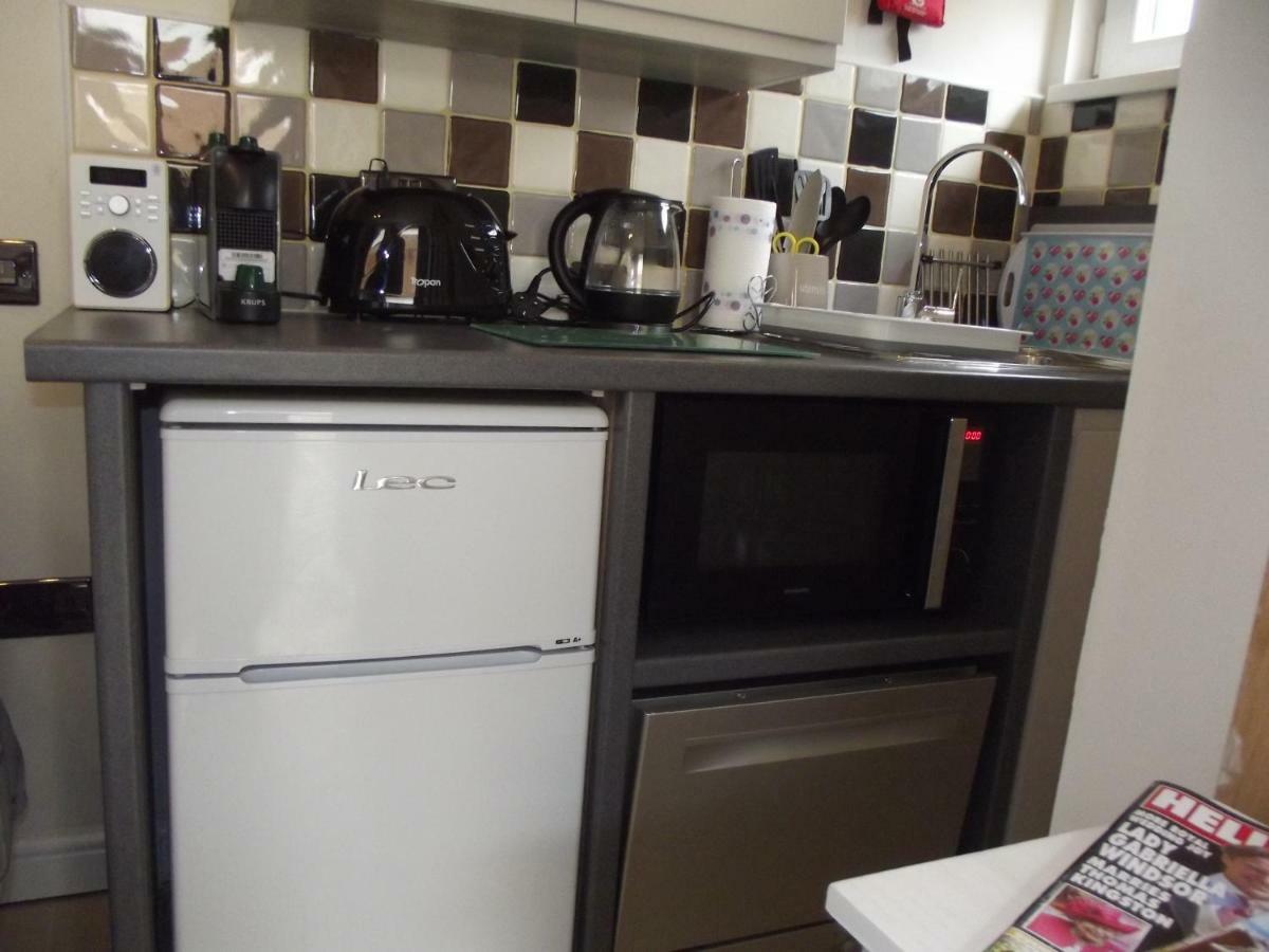 Auntie Bett'S - Cosy Double Ensuite Room With Mini Kitchen 킹스브리지 외부 사진